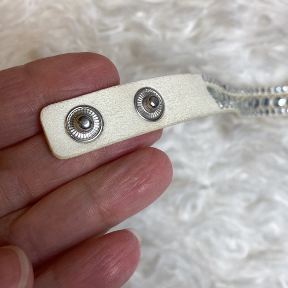 White Rhinestone Double Wrap Snap Bracelet - Picture 5 of 8